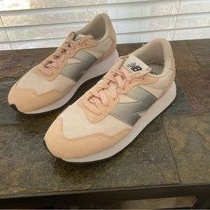 Women New Balance 237 sneakers
